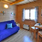 Comfortable Homes, Garden, Playground Semesterbostad *