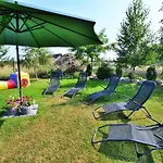 Comfortable Homes, Garden, Playground Semesterbostad