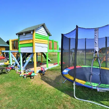 Prázdninový dům Comfortable Homes, Garden, Playground