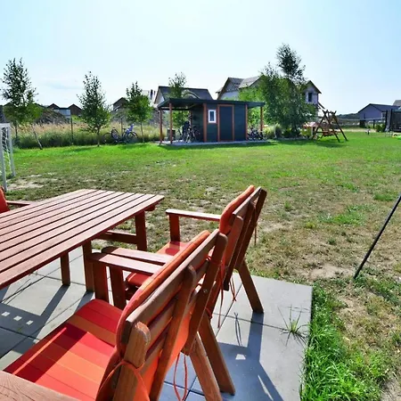 Comfortable Homes, Garden, Playground Semesterbostad Sarbinowo